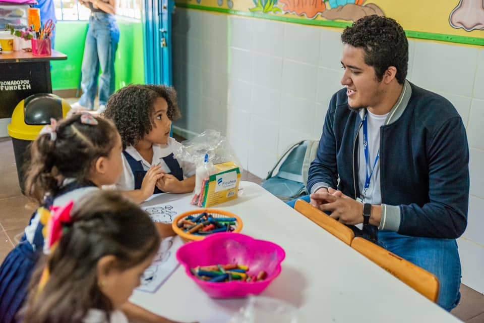 Hacia la inclusión financiera: Fundación Ficohsa y UJCV firman convenio para programa de mentoría en educación financiera